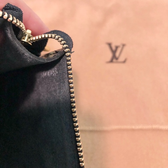 💯Authentic Louis Vuitton Epi Leather Pochette - Picture 9 of 9